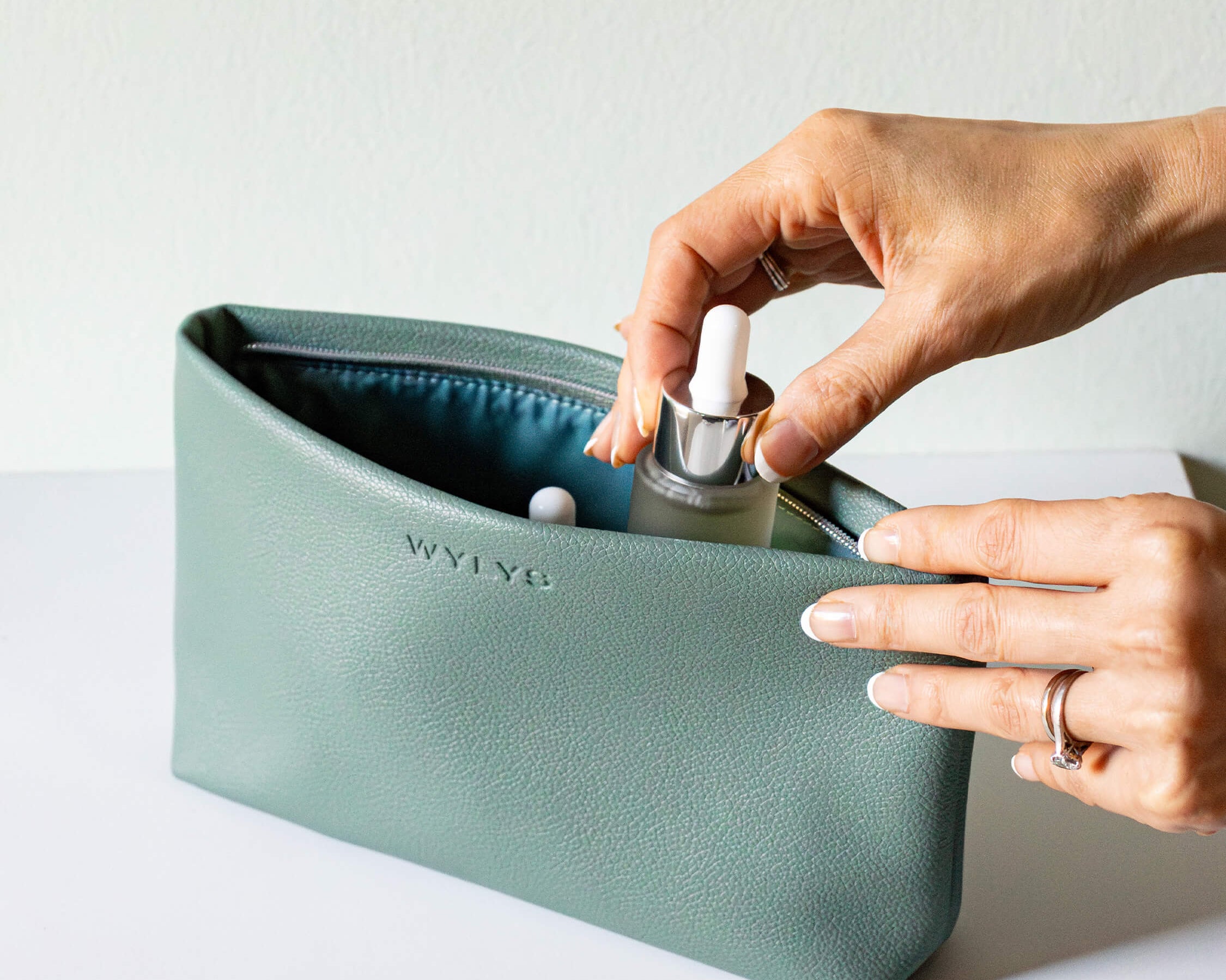 WYLYS Sage Verte Makeup Bag Soft Vegan Leather Water-resistant